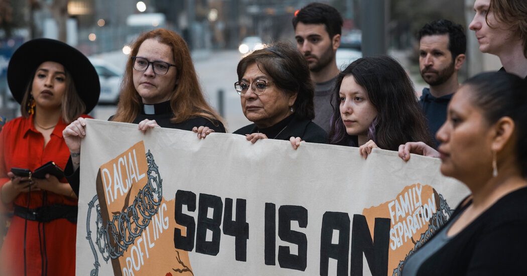 "Federal Judge Halts Texas Immigration Law Allowing Police Arrest of Illegal Border Crossers"