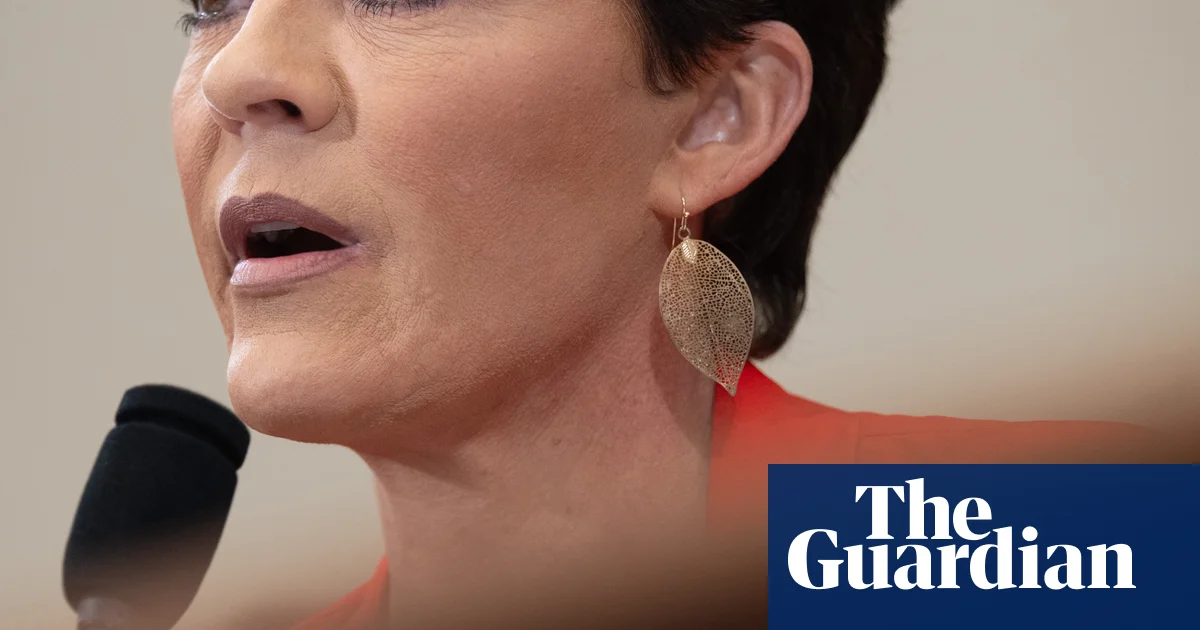 Featured image for Voice of America Broadcasts Trump's Message to Iranians Amid US Bombings