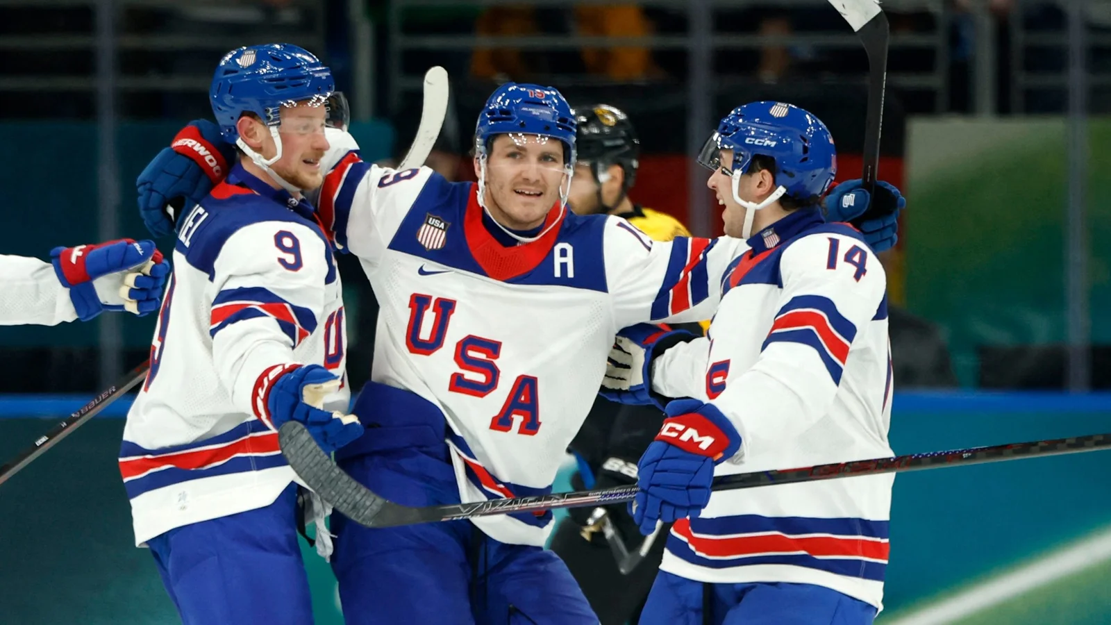 USA Finishes Group Play Unbeaten, Sets Up Sweden Quarterfinal Showdown