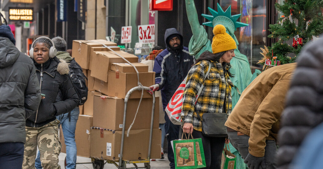 US Job Openings Plummet to Lowest Level Since 2021