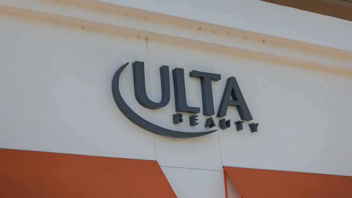 "Unpacking Ulta Beauty's Competitive Edge and Stock Performance Amid Cooling Demand"