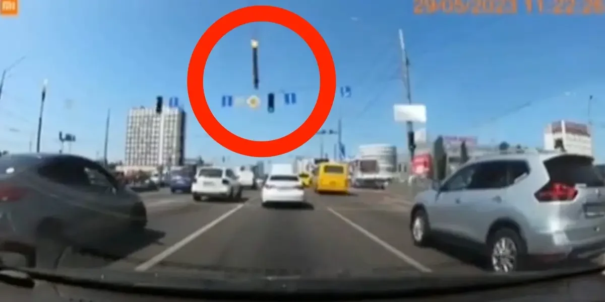 Missile narrowly misses cars on busy Kyiv highway.