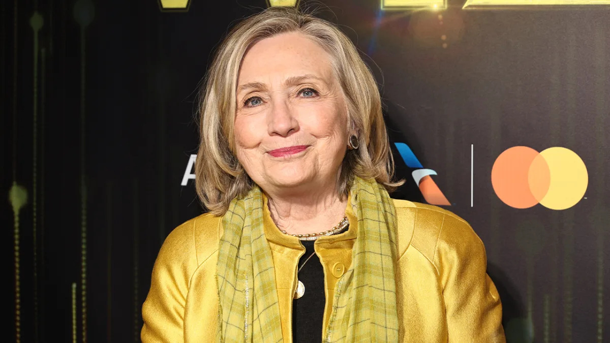 Hillary Clinton Criticizes Democrats, Praises GOP Tactics