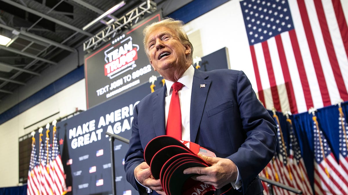 Featured image for Trump Maintains Dominance in Iowa Poll as DeSantis and Haley Struggle to Catch Up