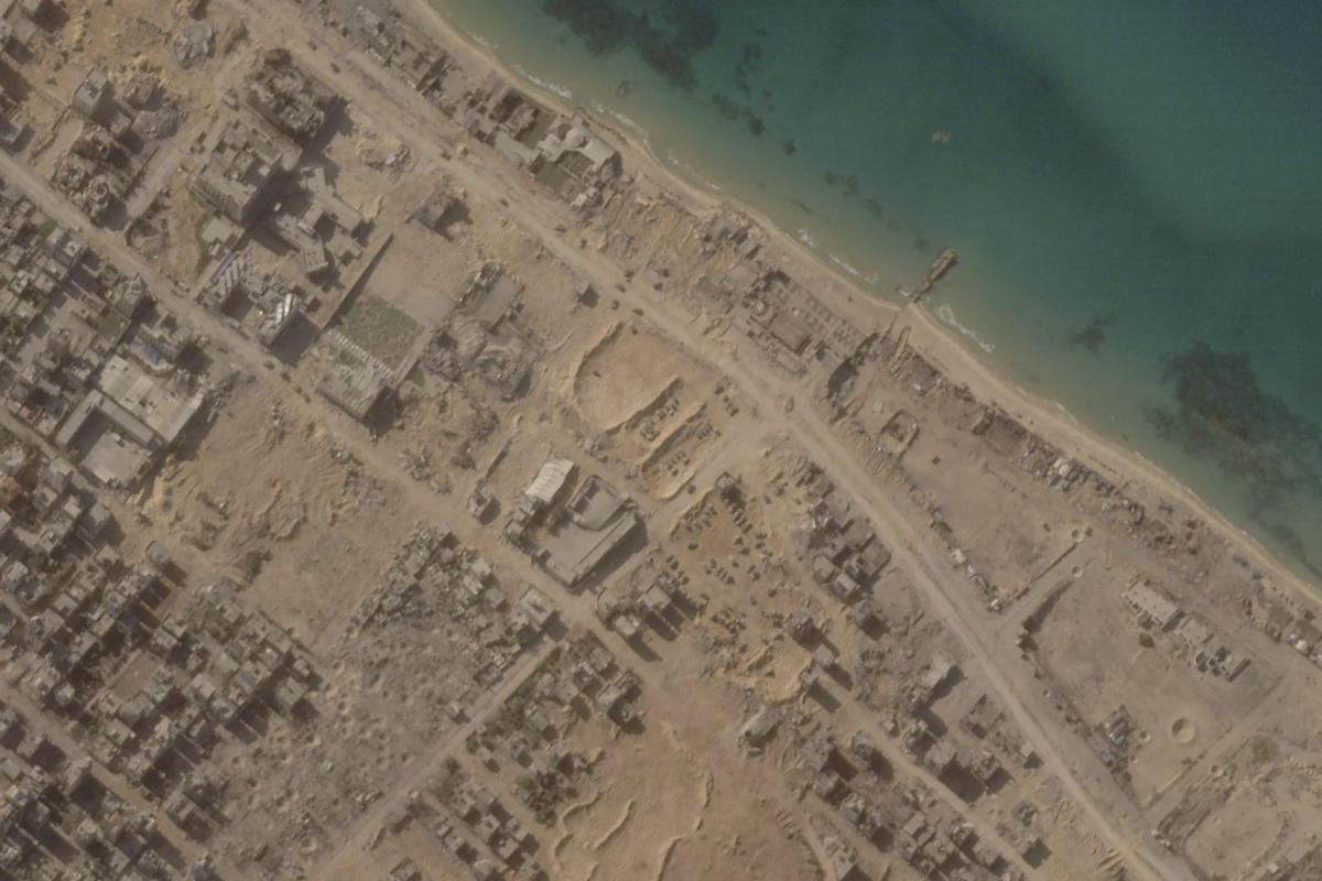 "Israeli Push into Gaza Strip Revealed in Satellite Photos: AP Analysis"