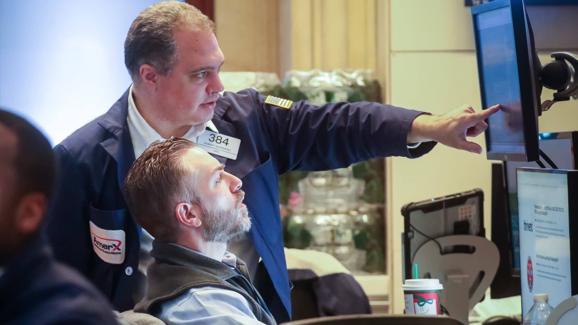 Featured image for Wells Fargo Predicts Market Short Squeeze: Key Stocks to Watch