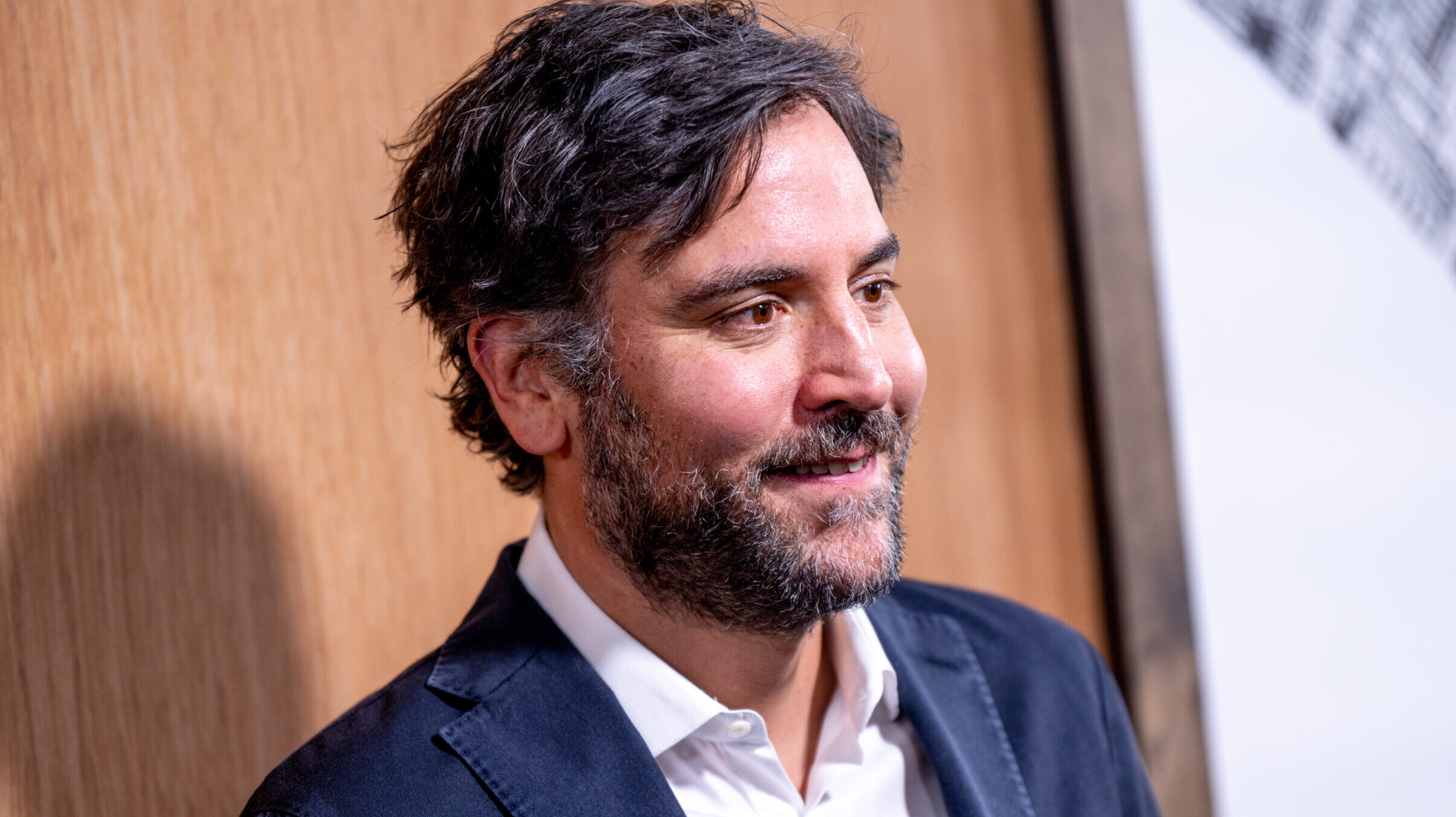 Featured image for 'How I Met Your Mother' Star Josh Radnor Ties the Knot with Jordana Jacobs in Snowy Wedding