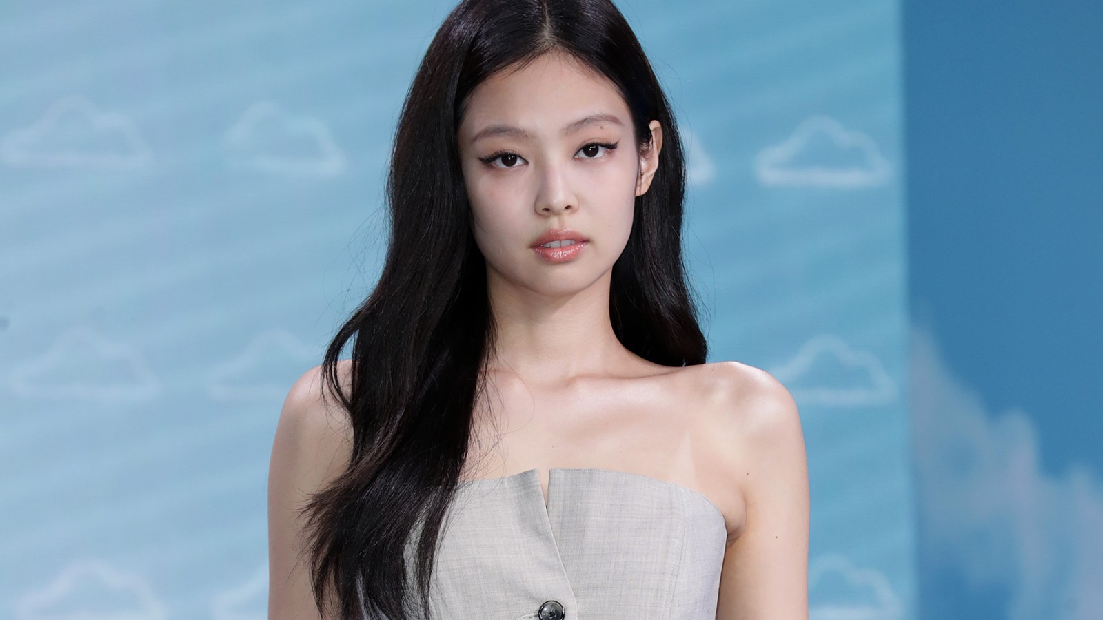 Featured image for Blackpink's Jennie Leaves Concert Midway Due to Health Issues.