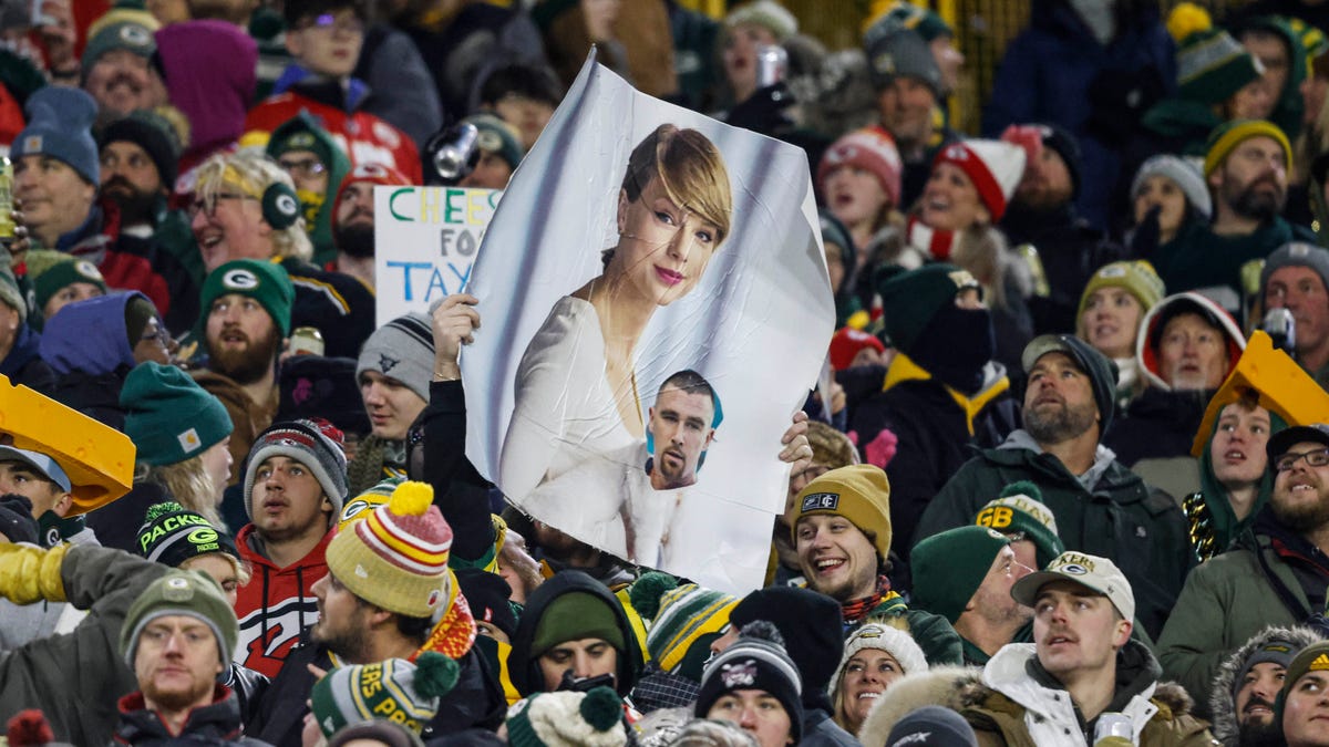 "Taylor Swift's Influence on the Kansas City Chiefs: Travis Kelce's Response to Relationship Criticism"