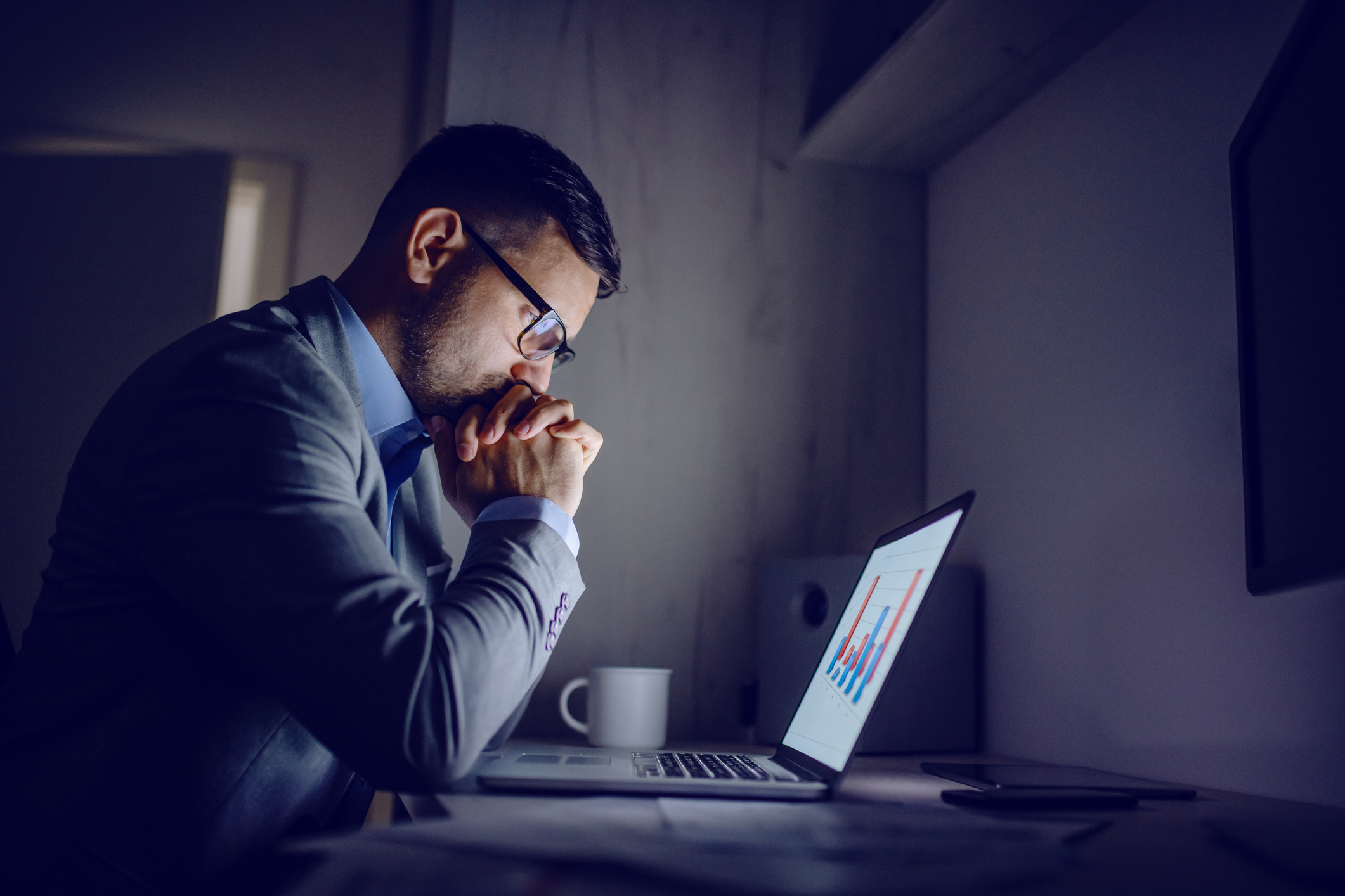 "Snowflake Stock: Evaluating the Impact of CEO Change and Stock Plunge"