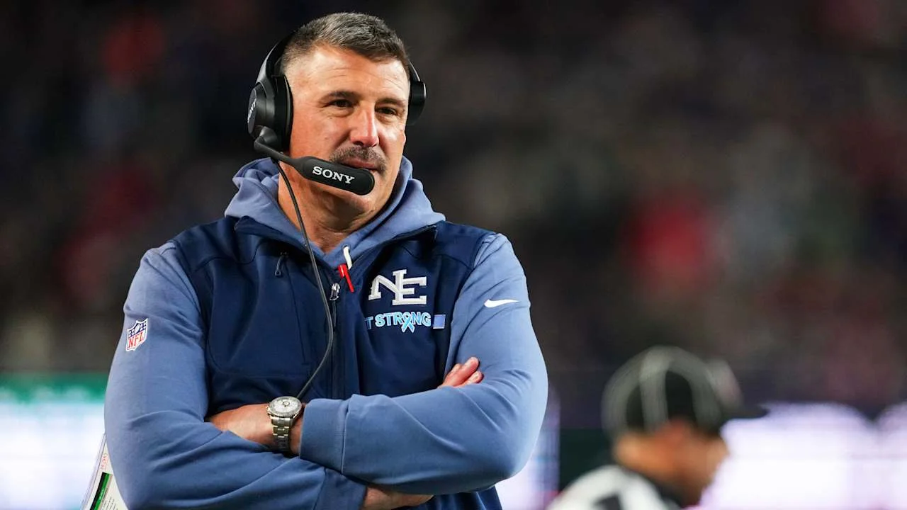 Vrabel Steers Patriots to 2025 AP NFL Coach of the Year
