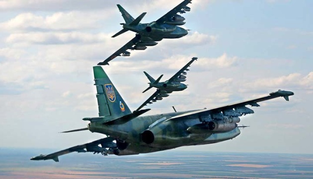 Ukraine's Counteroffensive Gains Ground with Air Strikes and Artillery Destruction.