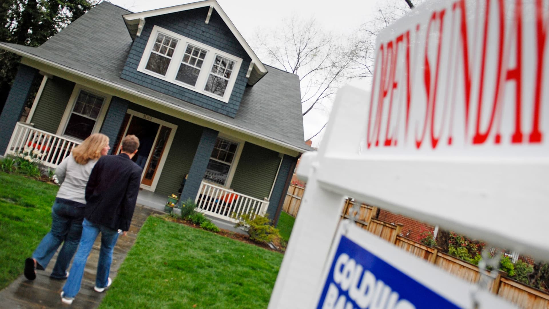 Consumers Brace for Unrelenting Interest Rates as Federal Reserve Holds Steady
