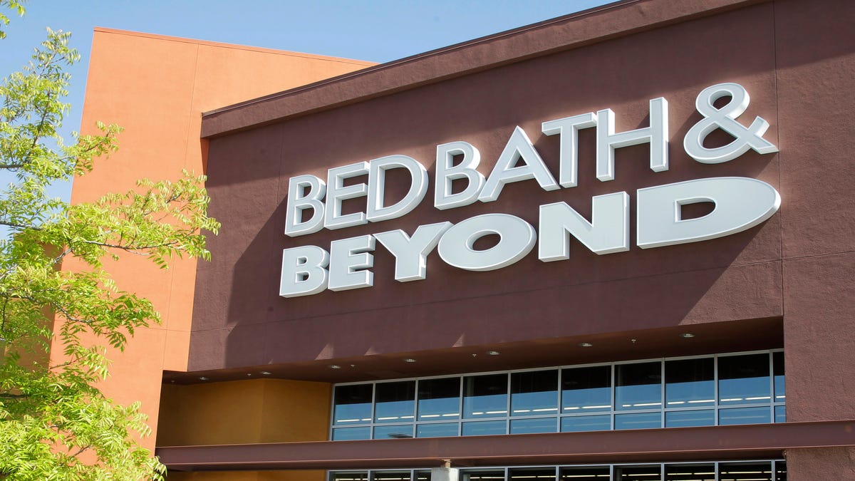 Featured image for Bed Bath & Beyond faces bankruptcy and store closures.