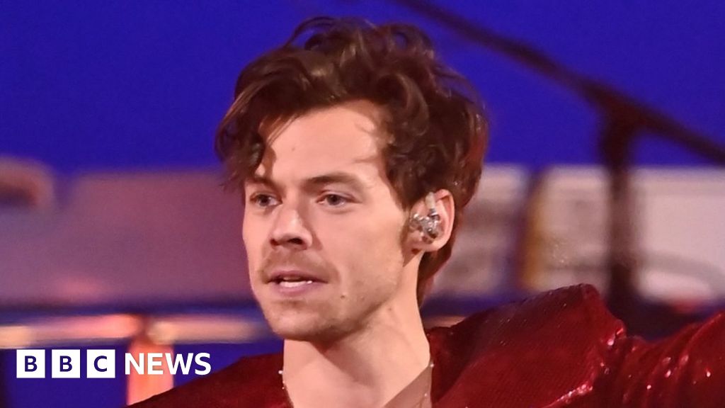 Featured image for "TikTok Continues to Lose Music Amid Universal Music Dispute"