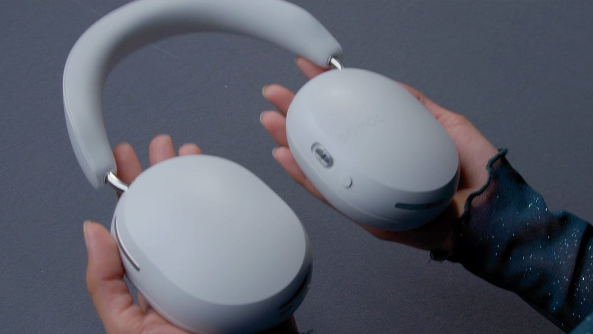 "Sonos Ace Headphones: High Price, Mixed Reviews"