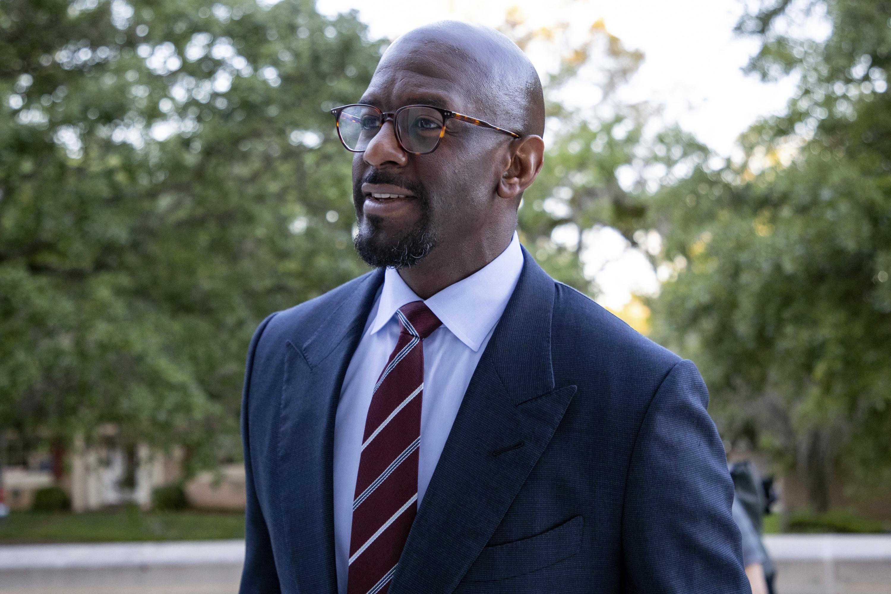 Featured image for Federal prosecutors move to drop corruption charges against Andrew Gillum.