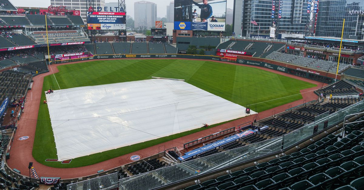 Rain delay doesn't stop Braves from taking early lead against Dodgers.