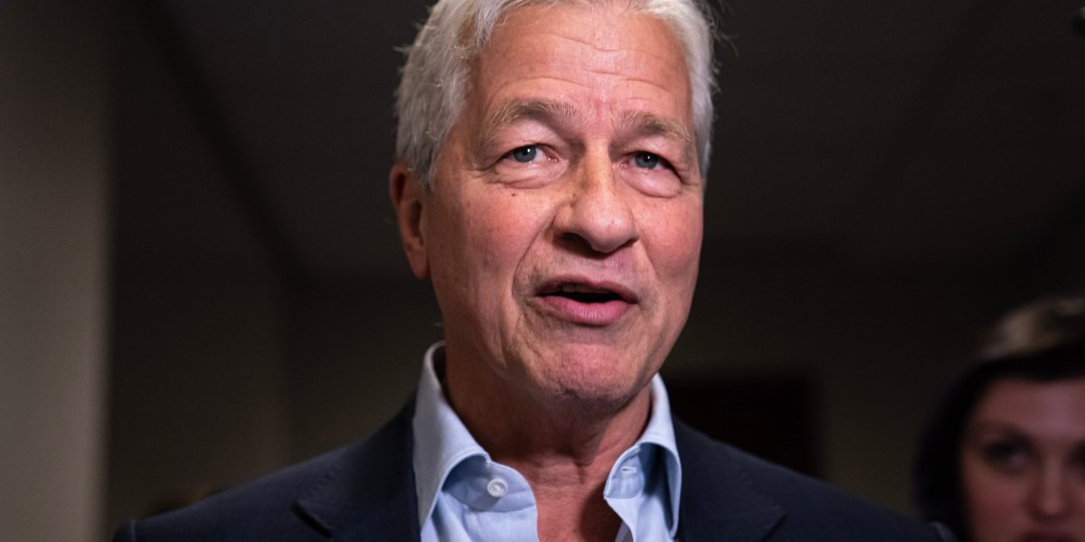 Featured image for "Jamie Dimon's Massive Stock Sell-Off Raises Eyebrows at JPMorgan"