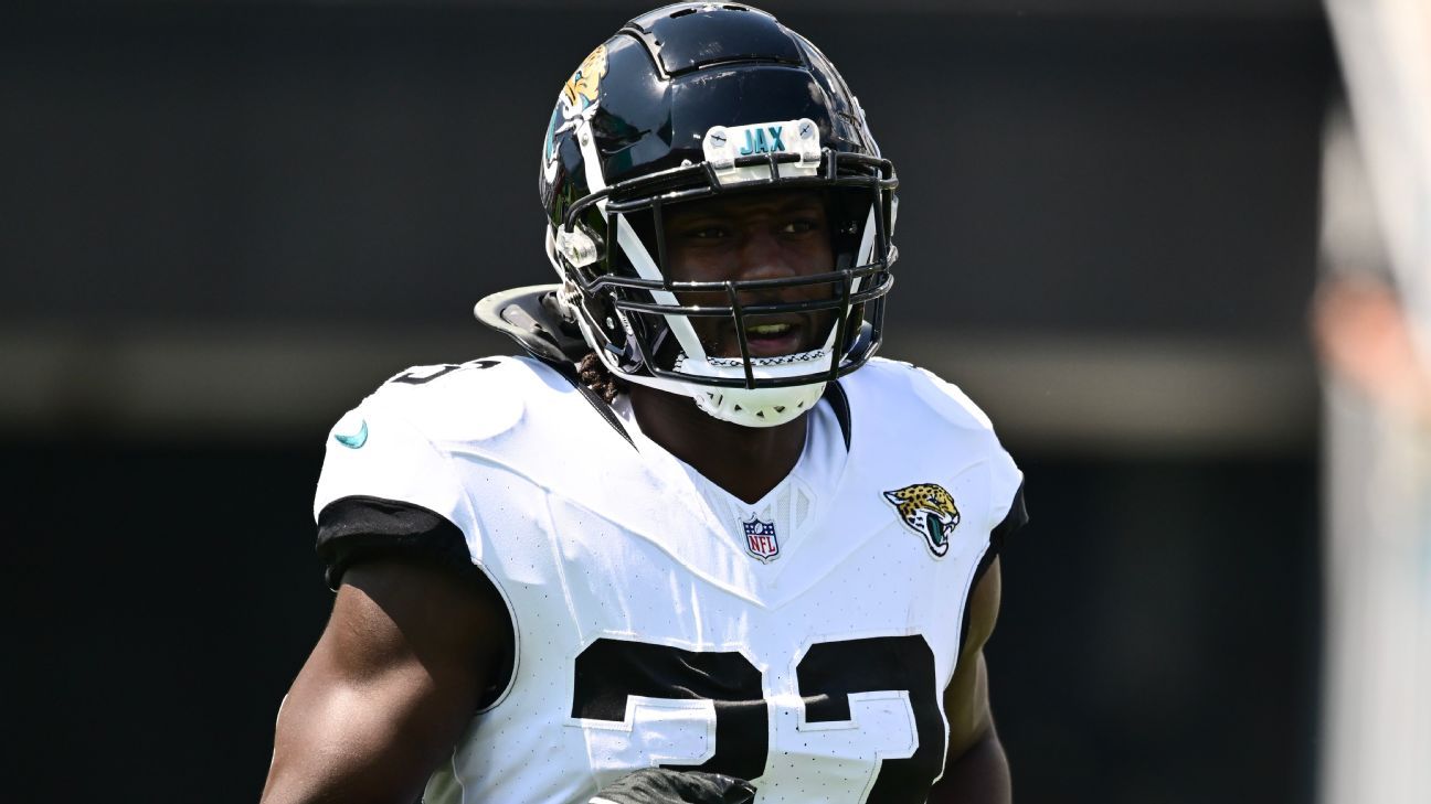 Featured image for Jaguars LB Devin Lloyd to Miss London Games After Hand Surgery