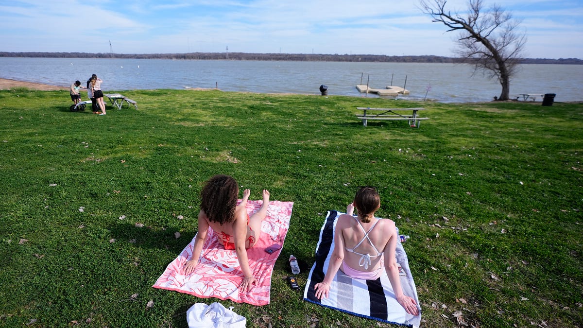 Featured image for "Record-Breaking: Warmest Winter Sweeps Across the Midwest"