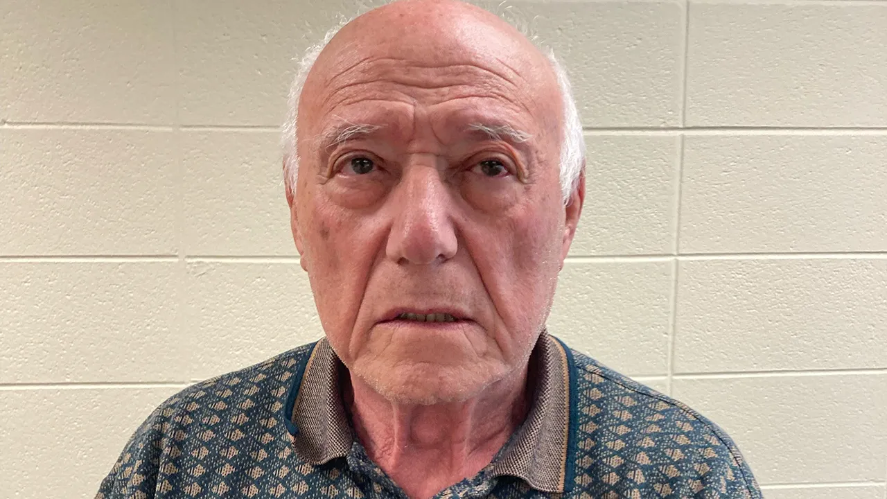 Illinois man charged with fatally shooting neighbor over leaf blower dispute