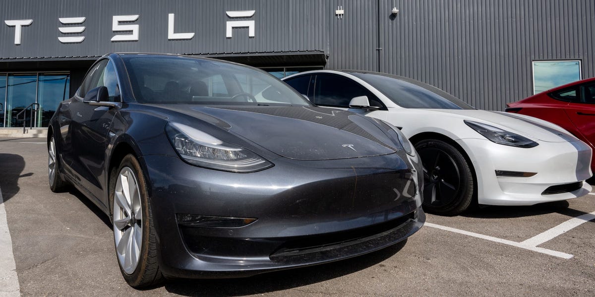 Featured image for Hertz's Troubles with Teslas: Scaling Back EV Ambitions and Collateral Damage