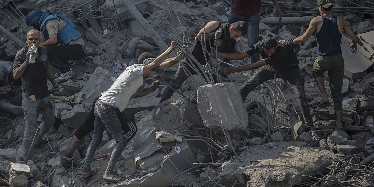 "Egypt Assists in Evacuating Thousands of Foreigners from Gaza Amid Israel-Hamas Conflict"