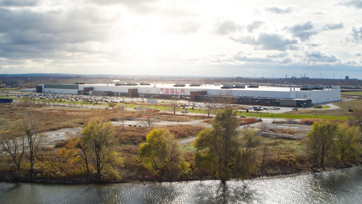 "Tesla's $500M Dojo Supercomputer Project Set to Transform Buffalo Factory"