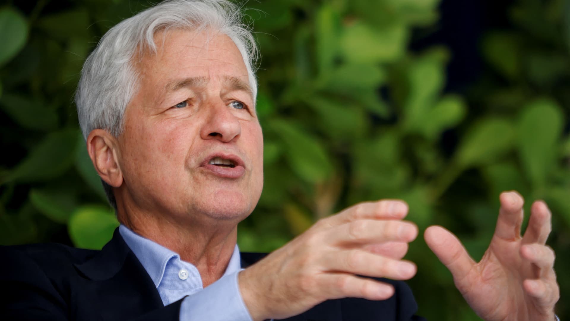Jamie Dimon Warns of Potential Sharp Interest Rate Hike and Urges Preparation for Economic Challenges