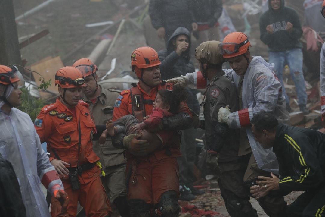 Father Sacrifices Life to Save 4-Year-Old in House Collapse