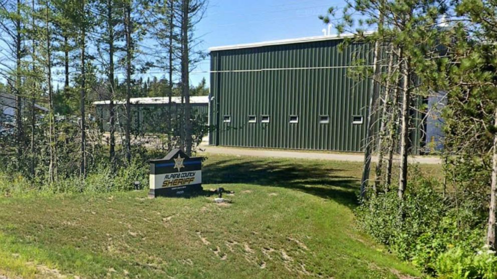 Siblings use slingshots to thwart kidnappers in Michigan.
