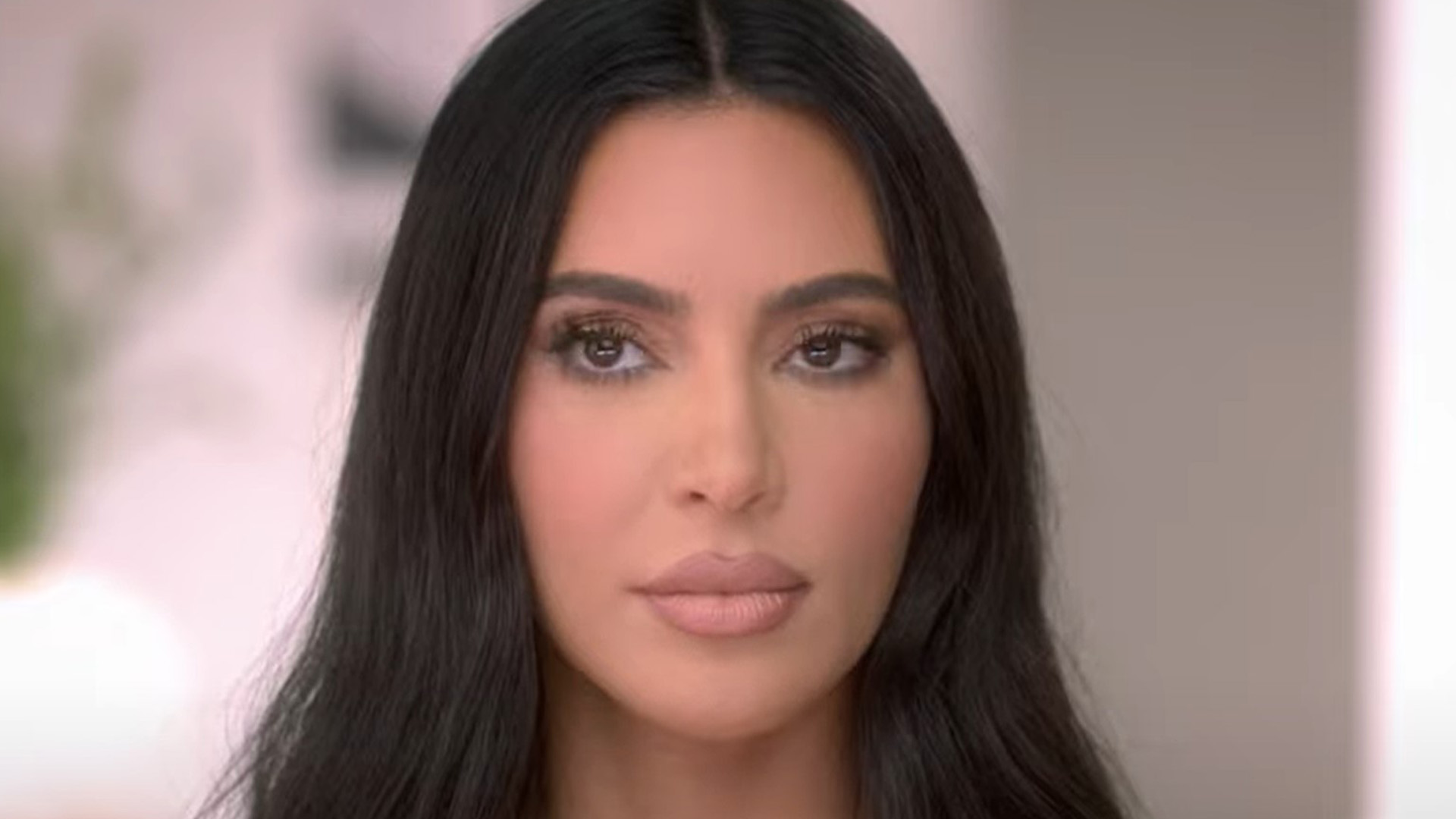 Featured image for Kim Kardashian and Khloe Kardashian's Fiery Parenting Feud