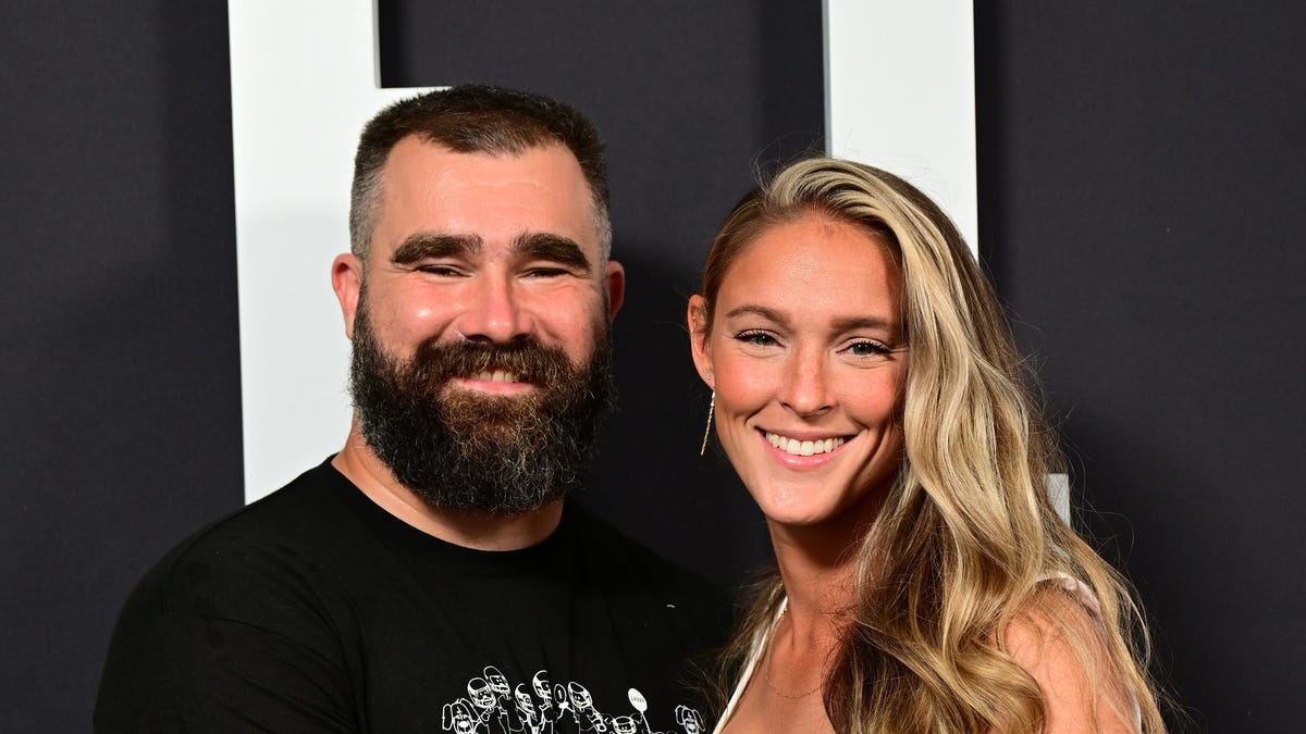 Featured image for Andree Goldberg Apologizes to Kylie Kelce After Viral Shore Confrontation