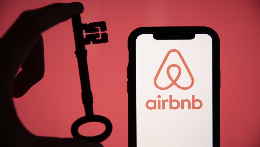 Airbnb's Q4 Revenue Beats Expectations Despite Stock Fluctuations
