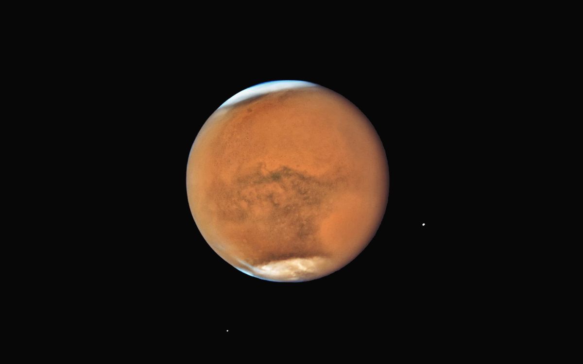 Featured image for Mars' Sunny Weather Sparks Global Dust Storm Concerns