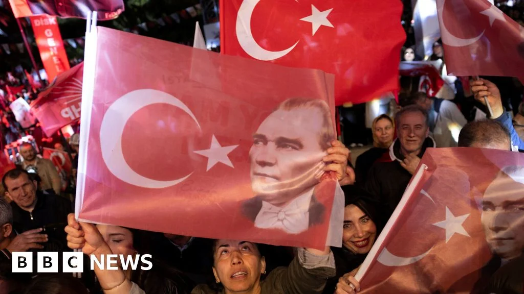 Turkey intensifies crackdown on opposition officials and mayors