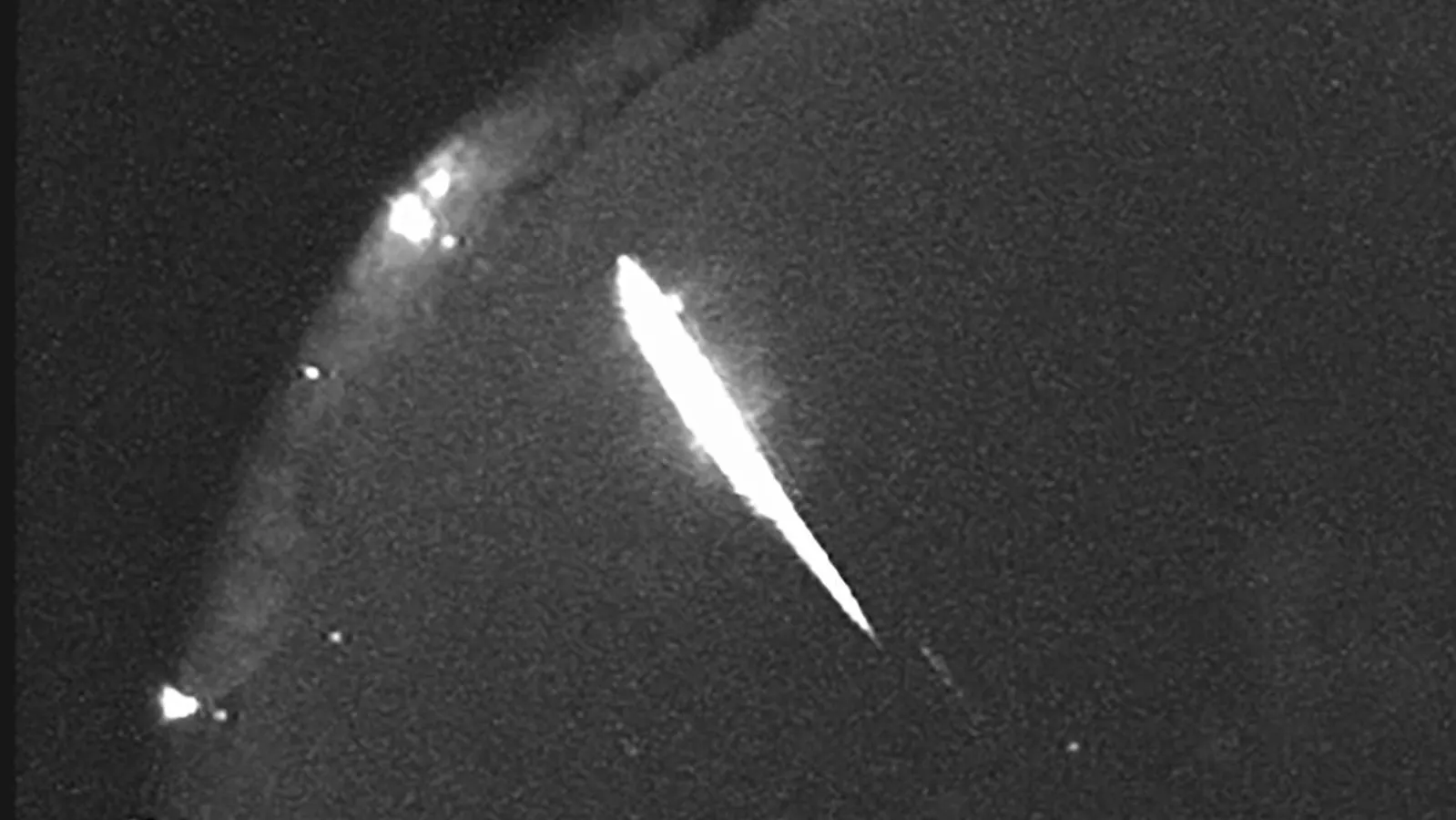 Featured image for Upcoming Fireball Meteor Showers Start Monday