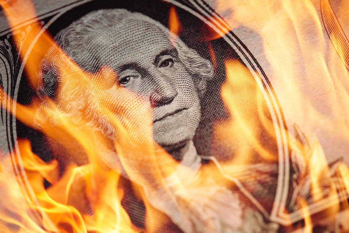Impending US Dollar Collapse Sparks Crypto Price Boom and Ripple Effect