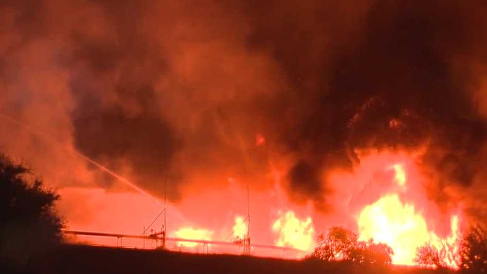 Massive Fire Engulfs Old California Shellfish Company Building in Sacramento