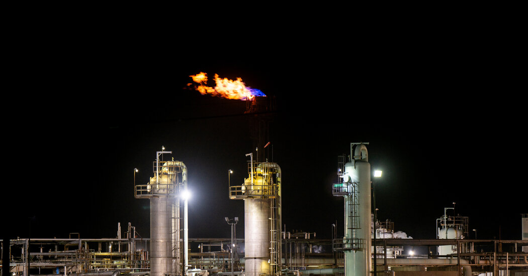 Governments Defy Climate Pledges, Ramp Up Fossil Fuel Production