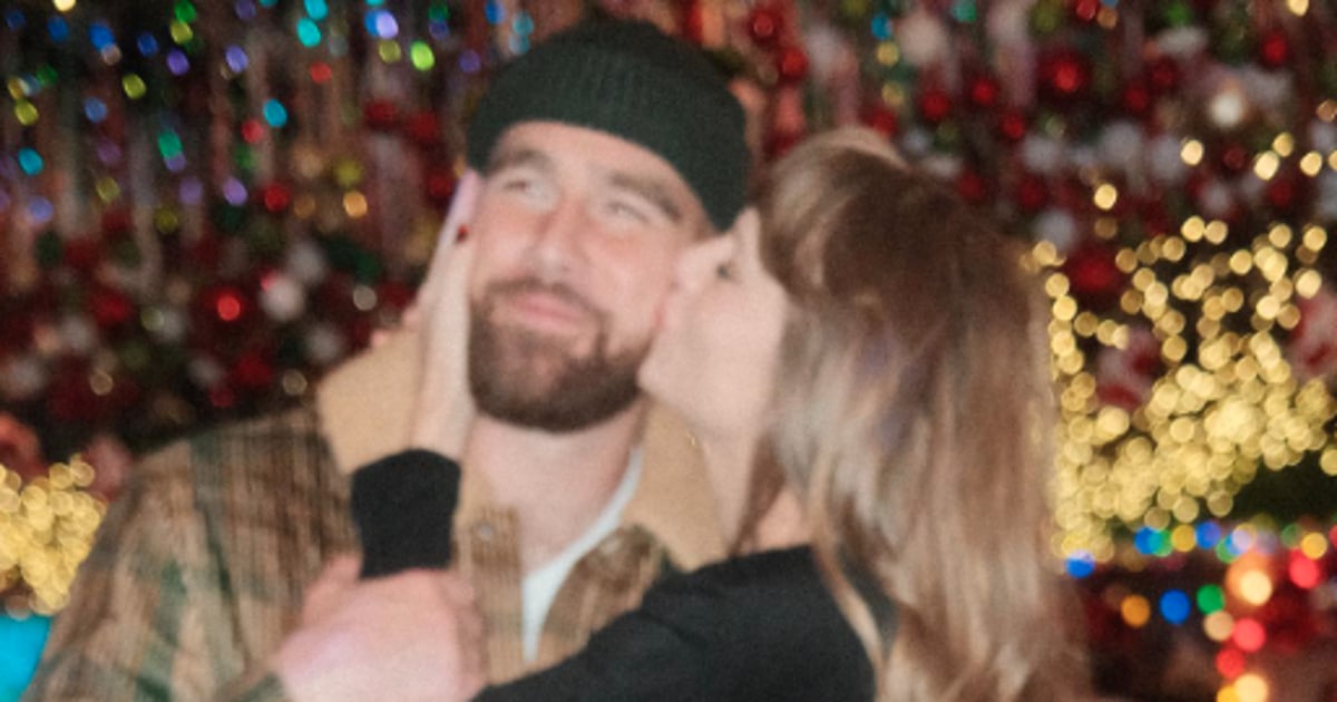 "Taylor Swift and Travis Kelce's Christmas Kiss Breaks the Internet"