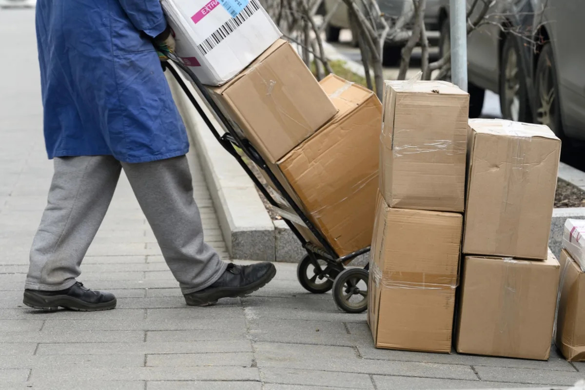 Featured image for "Outrage as Delivery Driver Exposes Absurdly Expensive Order"