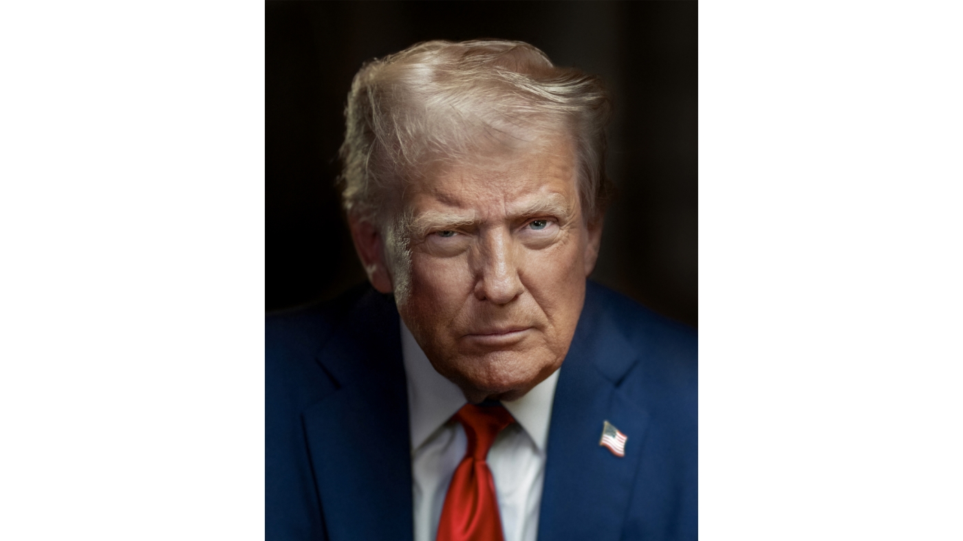Featured image for White House Unveils New Official Portrait of President Trump