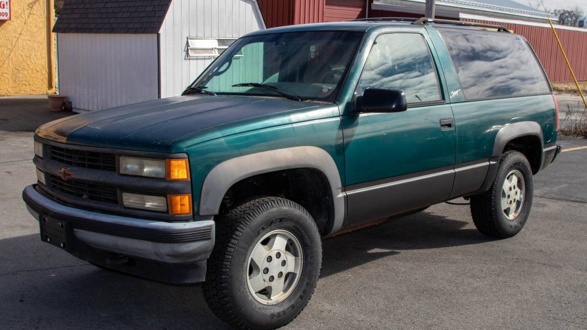 "Deals or Rip-Offs? Examining the Price Tags of Popular Car Models"