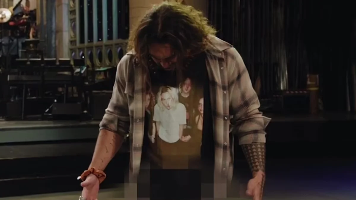 Jason Momoa Goes Pantsless in Steamy 'Saturday Night Live' Promo