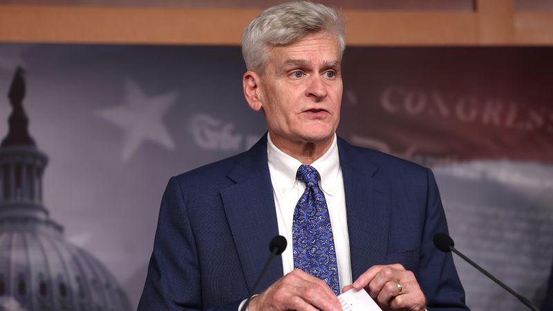 GOP Senator Urges Trump to Withdraw from Presidential Race Amid Classified Documents Controversy
