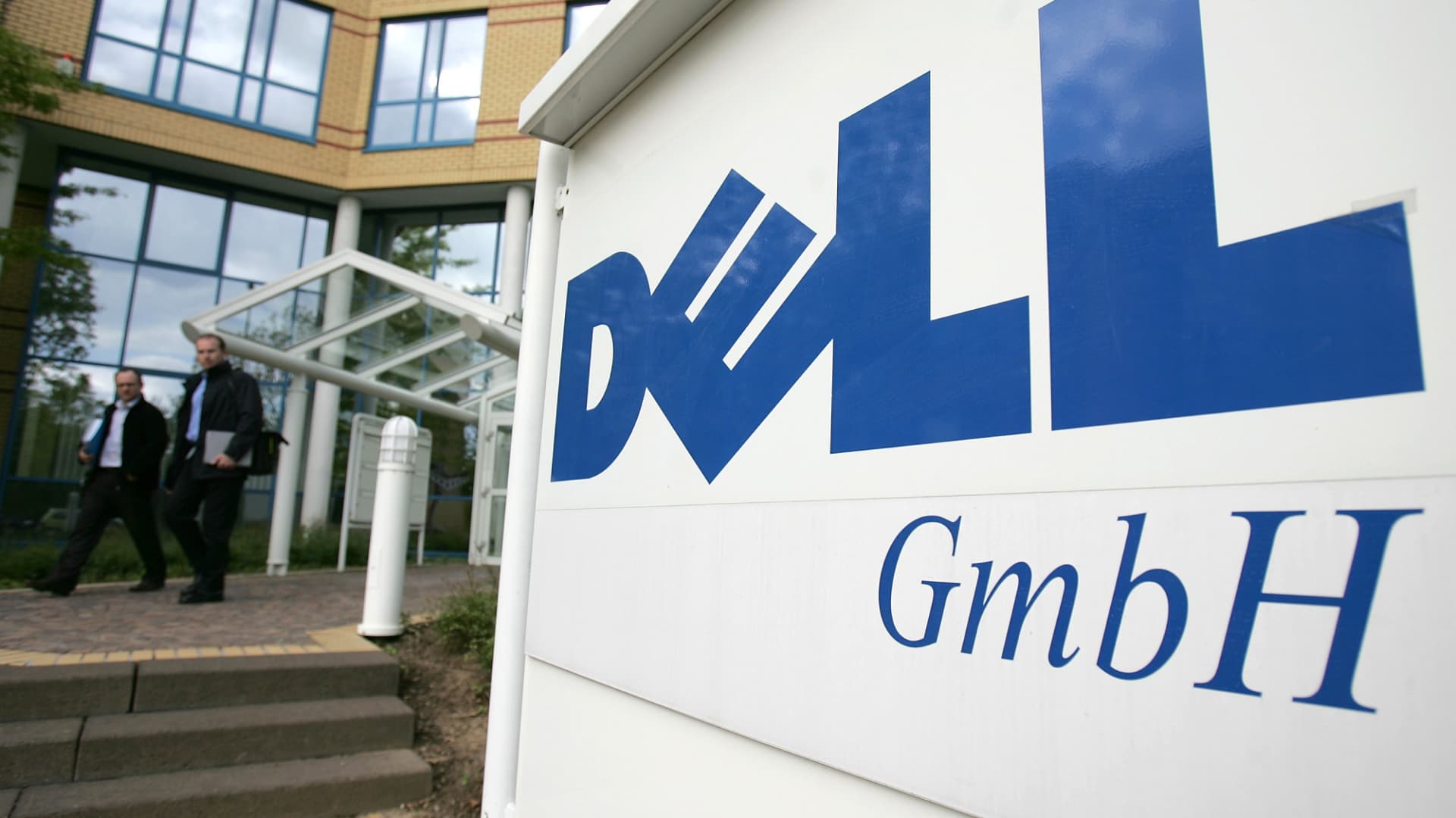 "Stocks Surge: Dell, Lululemon, and MongoDB Lead After-Hours and Premarket Trading"