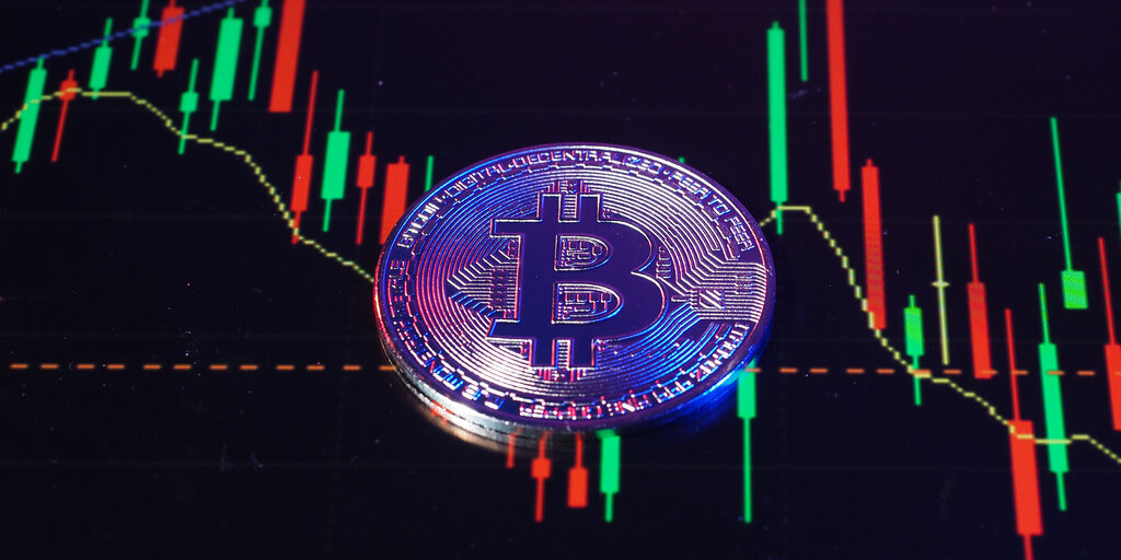 Crypto Market Update: Solana Soars, Bitcoin and Ethereum Rebound, Institutional Investors Accumulate Bitcoin