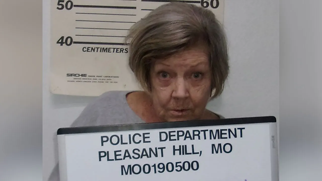 Repeat bank robber, 78, apologizes for scaring teller